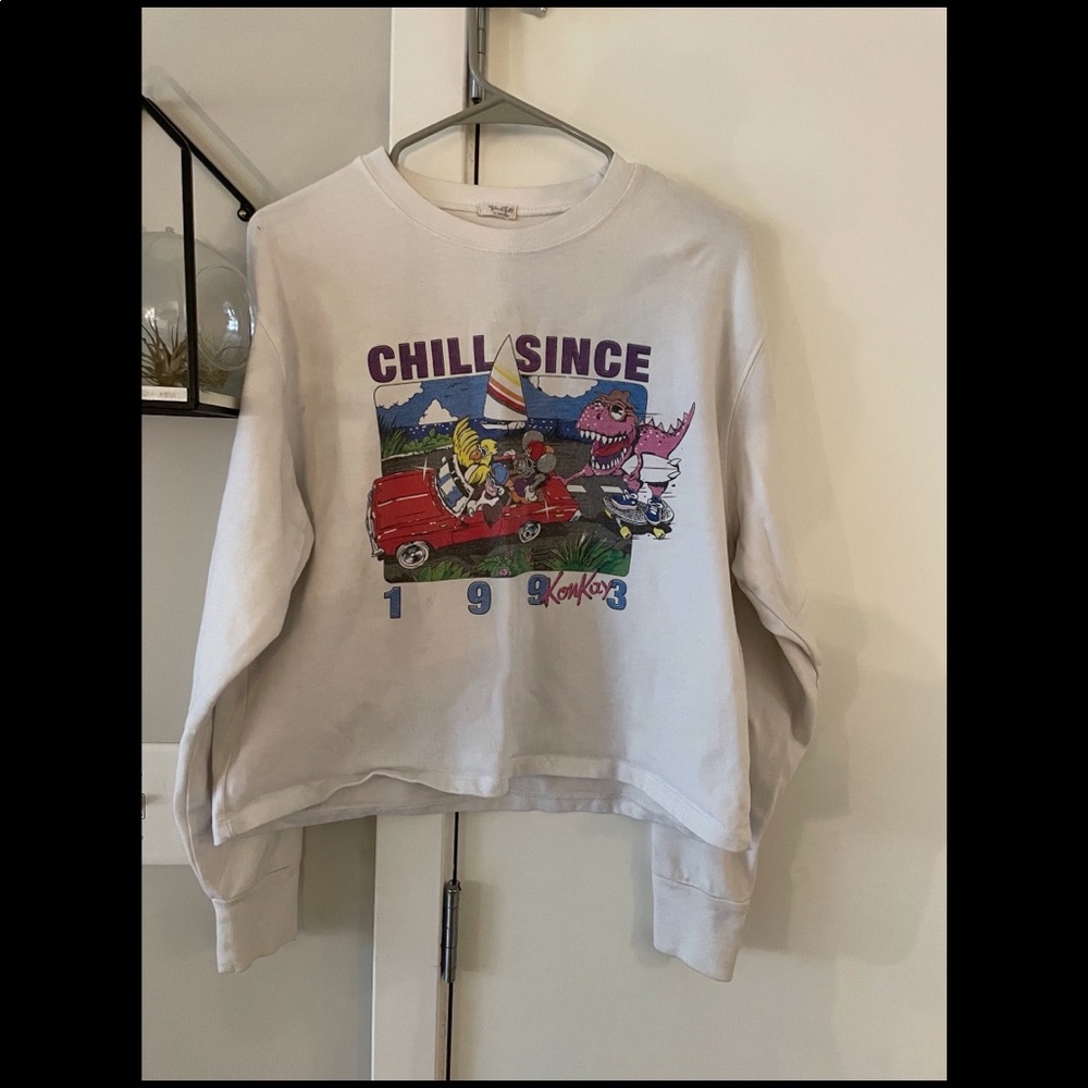 Long sleeve graphic crop